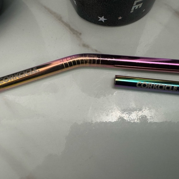 EUC Corkcicle TUMBLER STRAW 2-PACK
REUSABLE STAINLESS STEEL in Prism - Picture 7 of 9